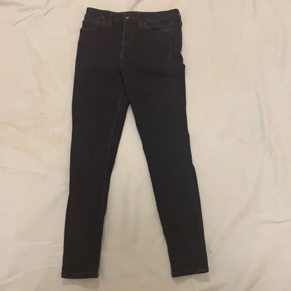 Joe’s jeans sz 28, very dark blue wash, ankle length- great condition!